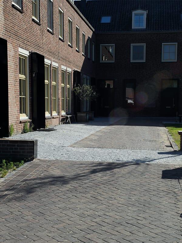 Straatbaksteen keiformaat op Landgoed de Klokkenberg in Breda