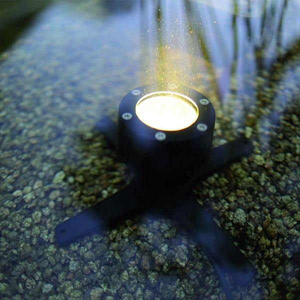 Verlichting onder water in vijver