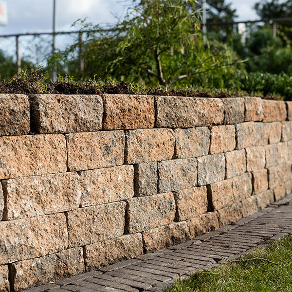 cliff-walling-bruin-zwart