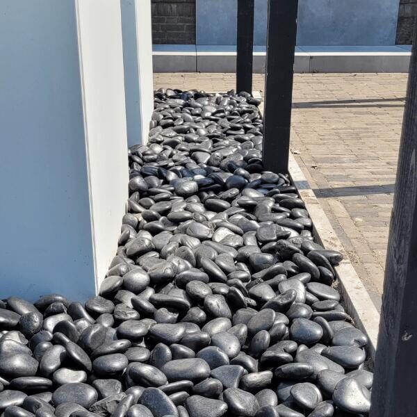 Beach Pebbles Deep Black zak 25kg.
