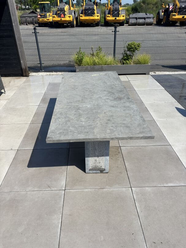 Blue Stone Tafel 240x110x4 cm. gekapt onderstel