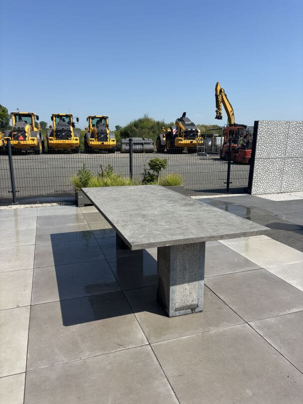 Blue Stone Tafel 240x110x4 cm. gekapt onderstel