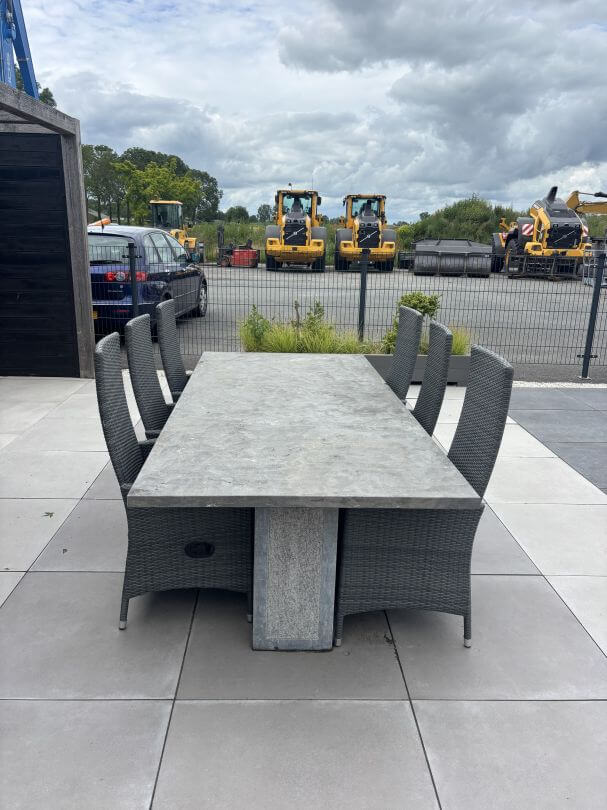 Blue Stone Tafel 240x110x4 cm. gekapt onderstel