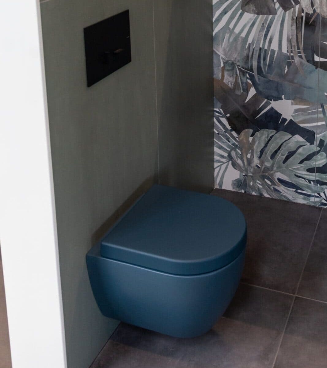Keramisch hangtoilet met bijpassende bril blauw