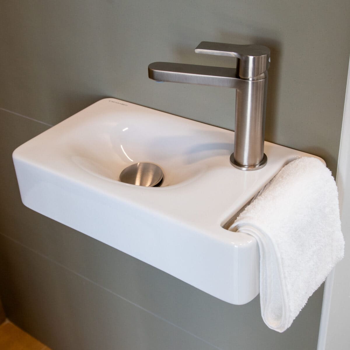 Keramisch hangtoilet met bijpassende toiletbril